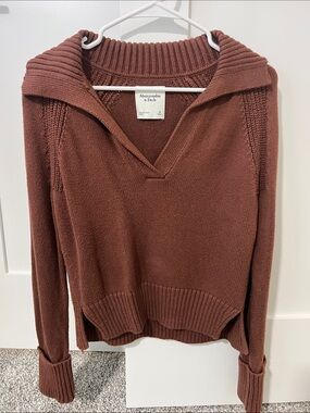 Abercrombie & Fitch Women's Rust V-Neck Knit Sweater